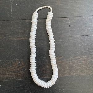 - Vintage white shell necklace - excellent condtion